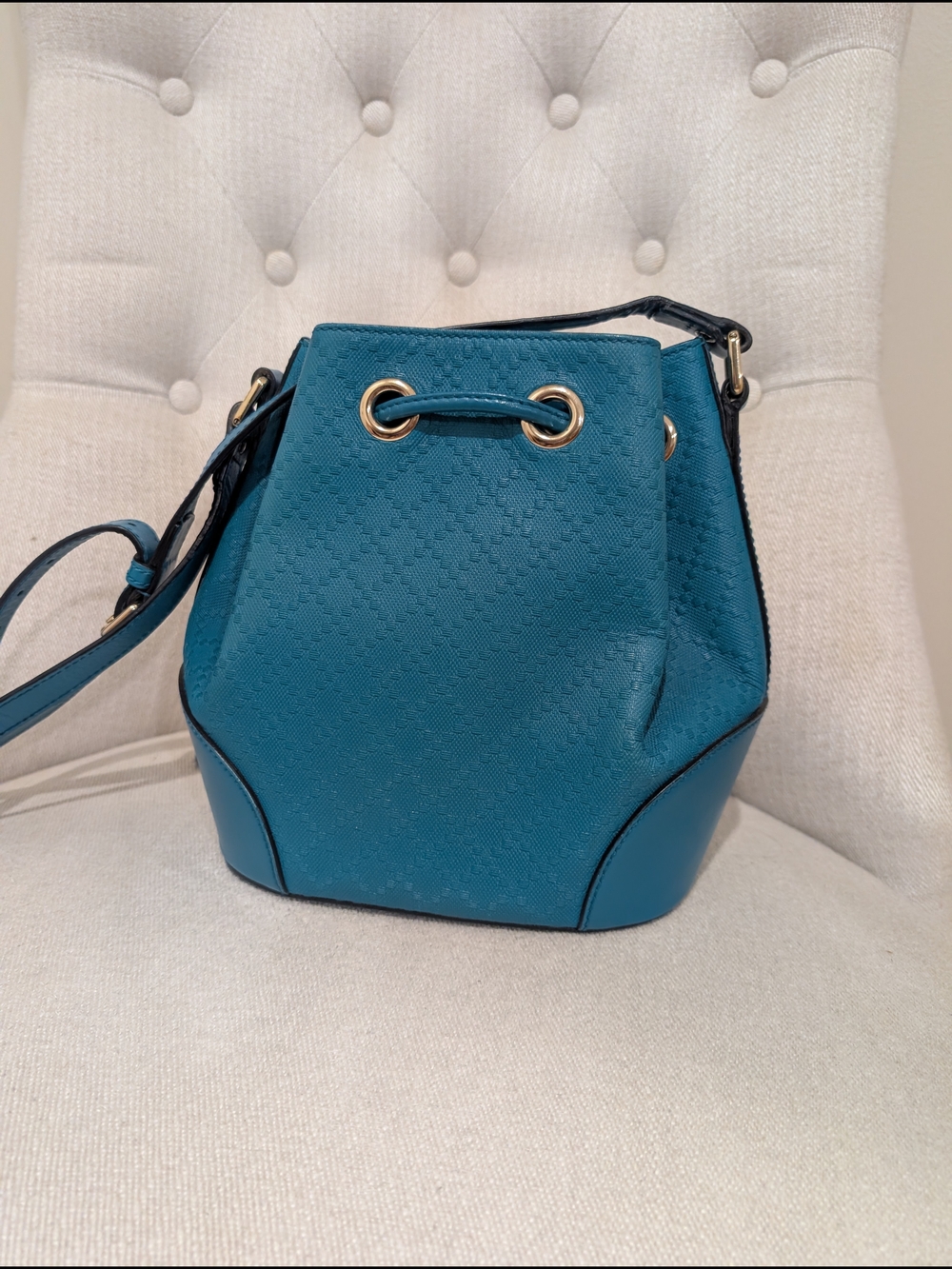 Gucci Bucket Bag! - Picture 5 of 17